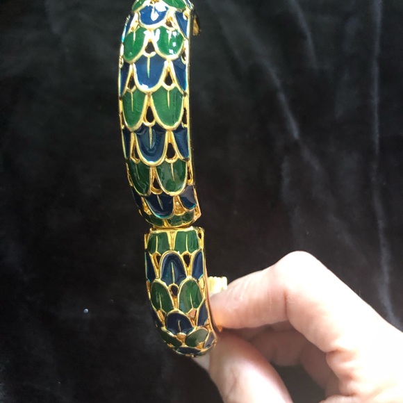 Retro enamel bangle bracelet. - Picture 2 of 6